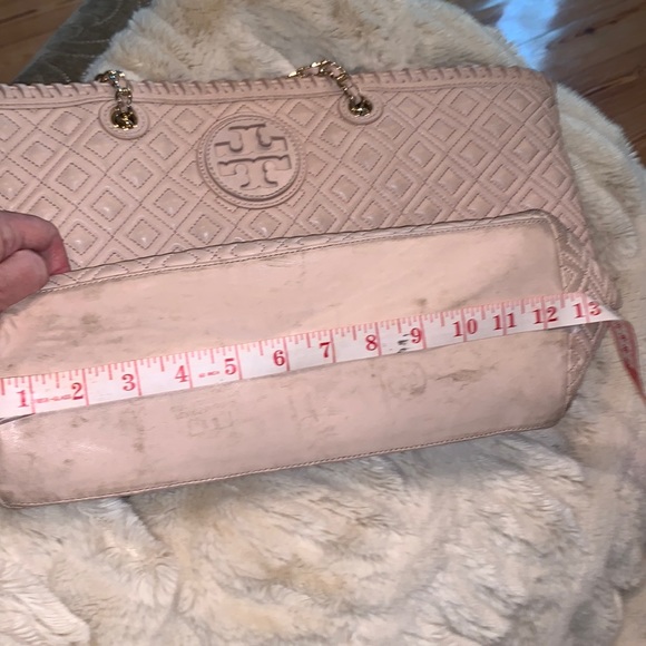 Tory Burch Beige Quilted Leather Marion Tote - Picture 7 of 16